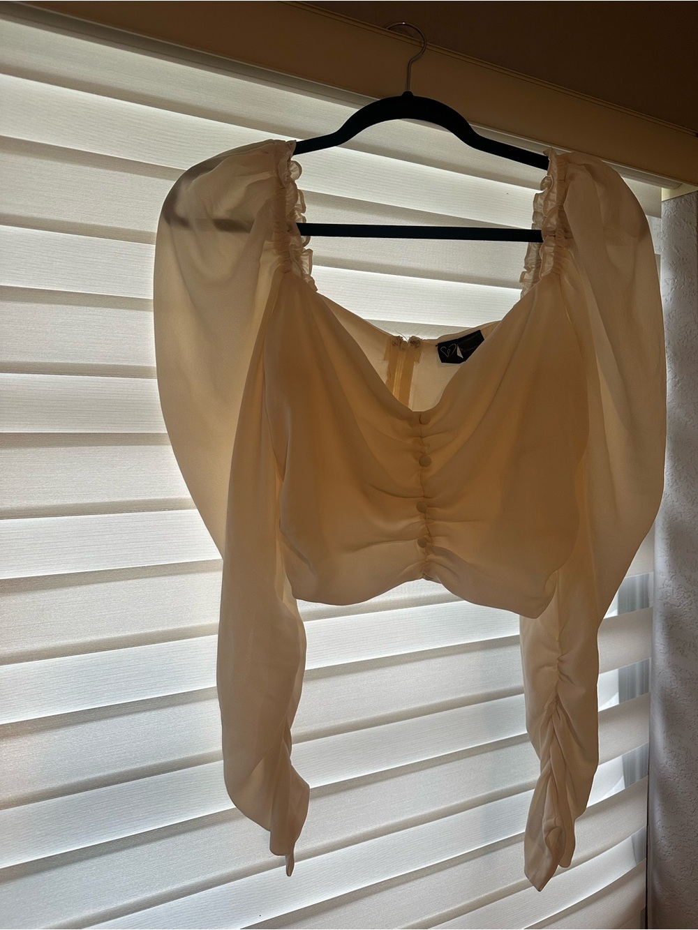 Windsor Cream Ruched Sweetheart Long-Sleeve Crop Top - Picture 2 of 7